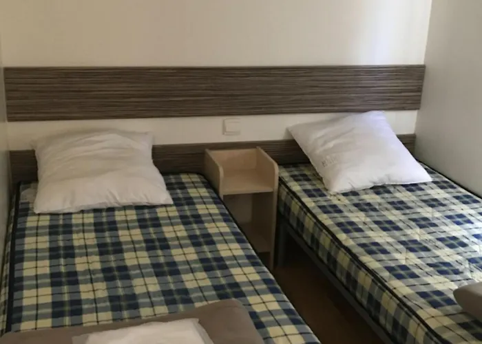 Camping Mobil Avec Terrasse - 4 Pers, 2 - Api-1-52-1237